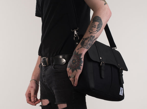 Wiltshire Messenger Black