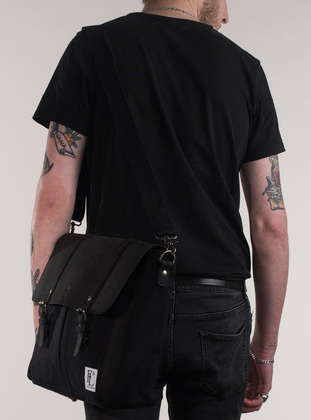 Wiltshire Messenger Black