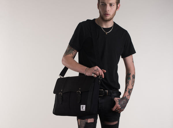 Wiltshire Messenger Black