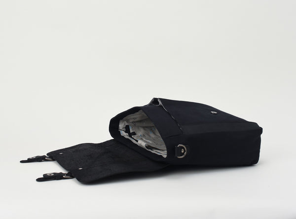 Wiltshire Messenger Black